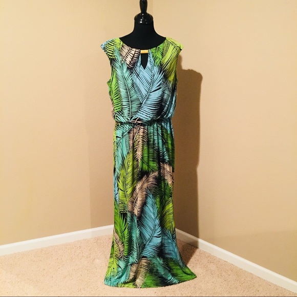 London Times Dresses & Skirts - NWT London Times maxi dress with gold accents